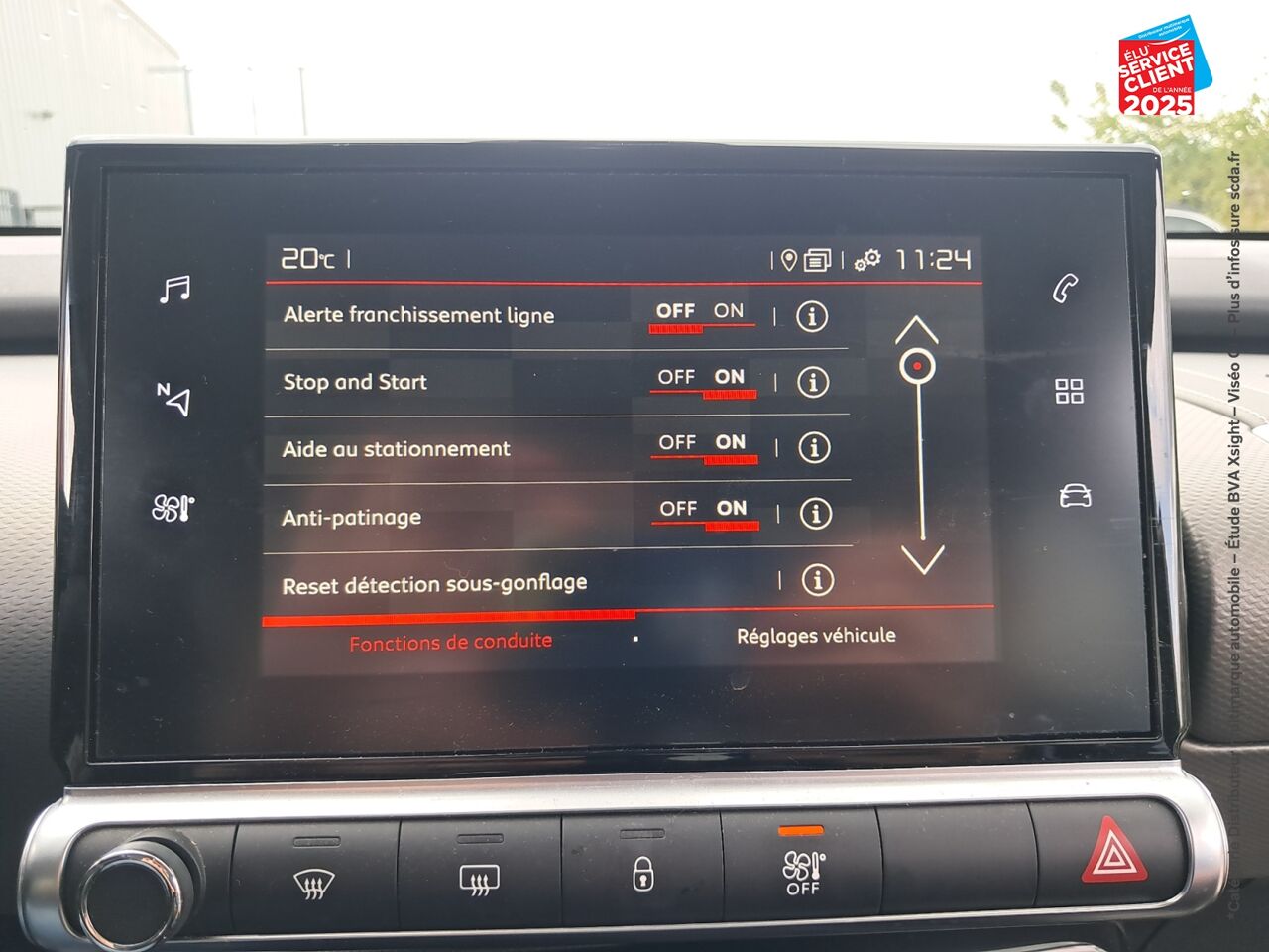 Véhicule d'occasion CITROEN C4 CACTUS PURETECH 110CH S/S SHINE E6.D 6CV GPS CAMERA CARPLAY chez Le Veodrome