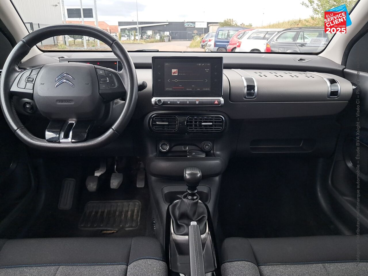 Véhicule d'occasion CITROEN C4 CACTUS PURETECH 110CH S/S SHINE E6.D 6CV GPS CAMERA CARPLAY chez Le Veodrome