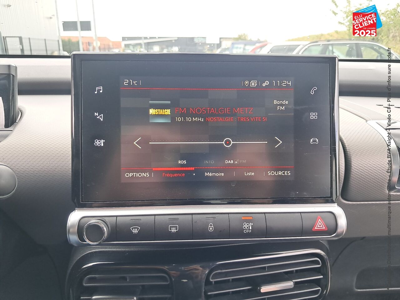 Véhicule d'occasion CITROEN C4 CACTUS PURETECH 110CH S/S SHINE E6.D 6CV GPS CAMERA CARPLAY chez Le Veodrome
