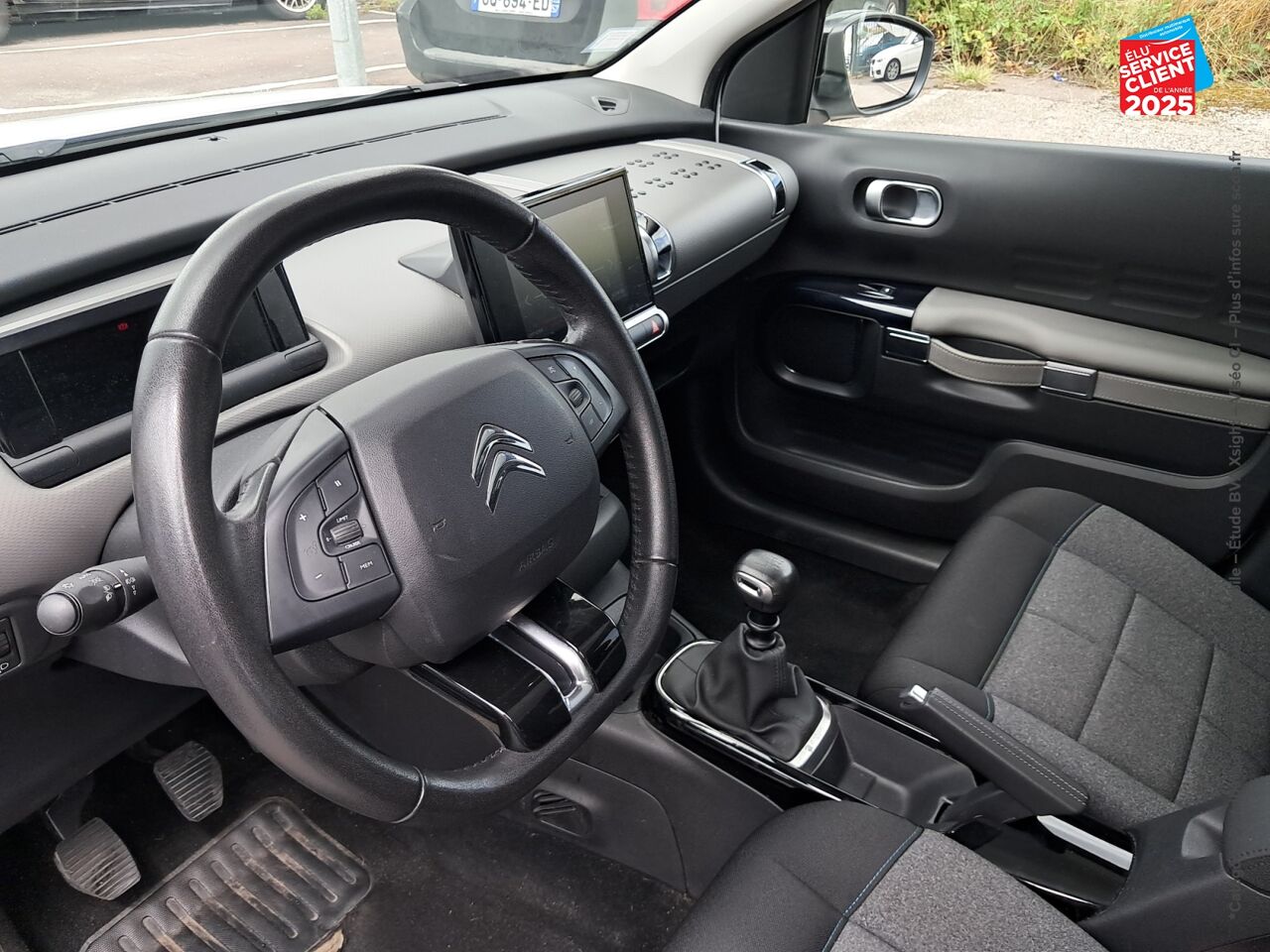 Véhicule d'occasion CITROEN C4 CACTUS PURETECH 110CH S/S SHINE E6.D 6CV GPS CAMERA CARPLAY chez Le Veodrome