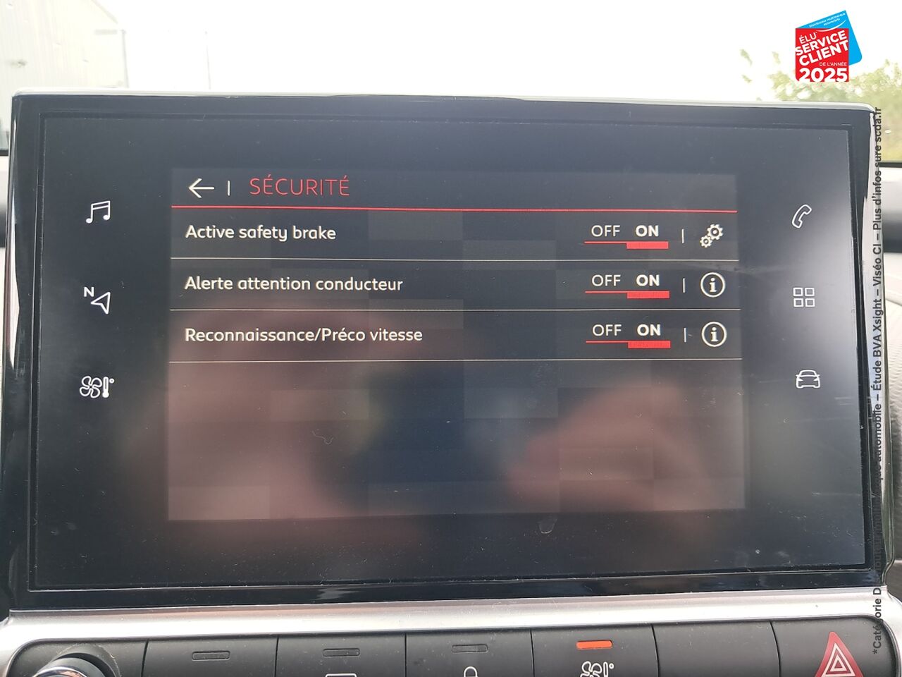 Véhicule d'occasion CITROEN C4 CACTUS PURETECH 110CH S/S SHINE E6.D 6CV GPS CAMERA CARPLAY chez Le Veodrome