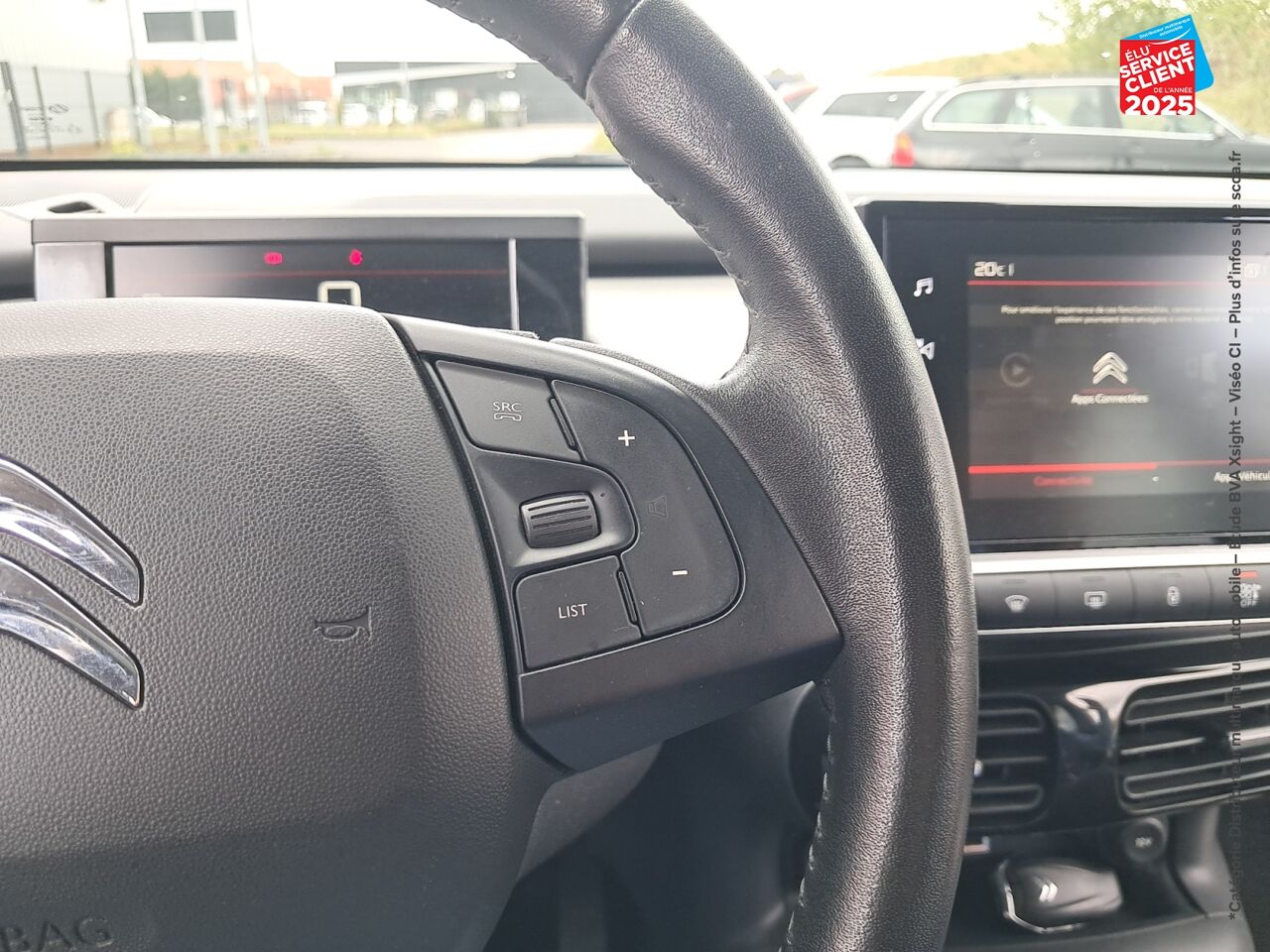 Véhicule d'occasion CITROEN C4 CACTUS PURETECH 110CH S/S SHINE E6.D 6CV GPS CAMERA CARPLAY chez Le Veodrome