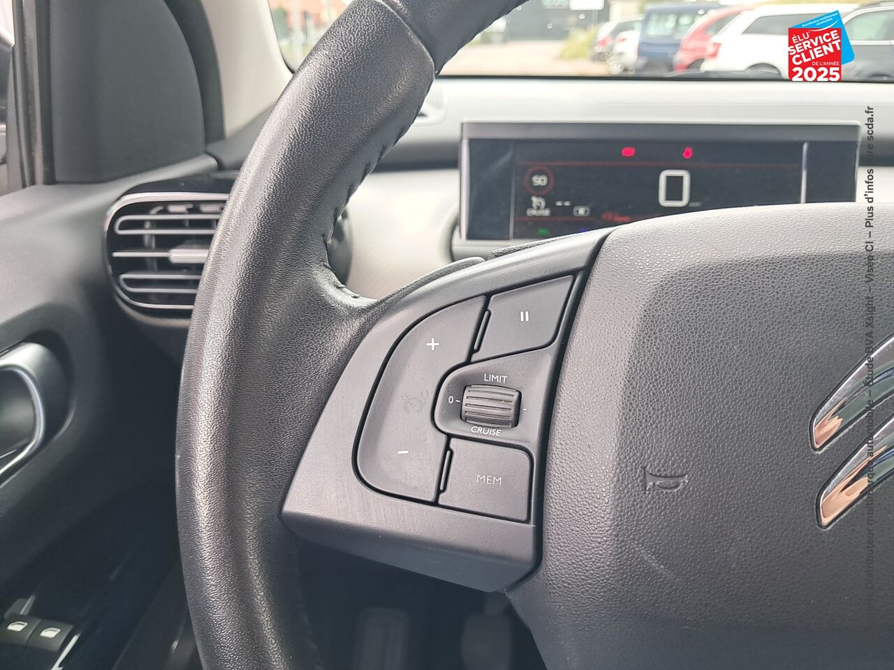 Véhicule d'occasion CITROEN C4 CACTUS PURETECH 110CH S/S SHINE E6.D 6CV GPS CAMERA CARPLAY chez Le Veodrome
