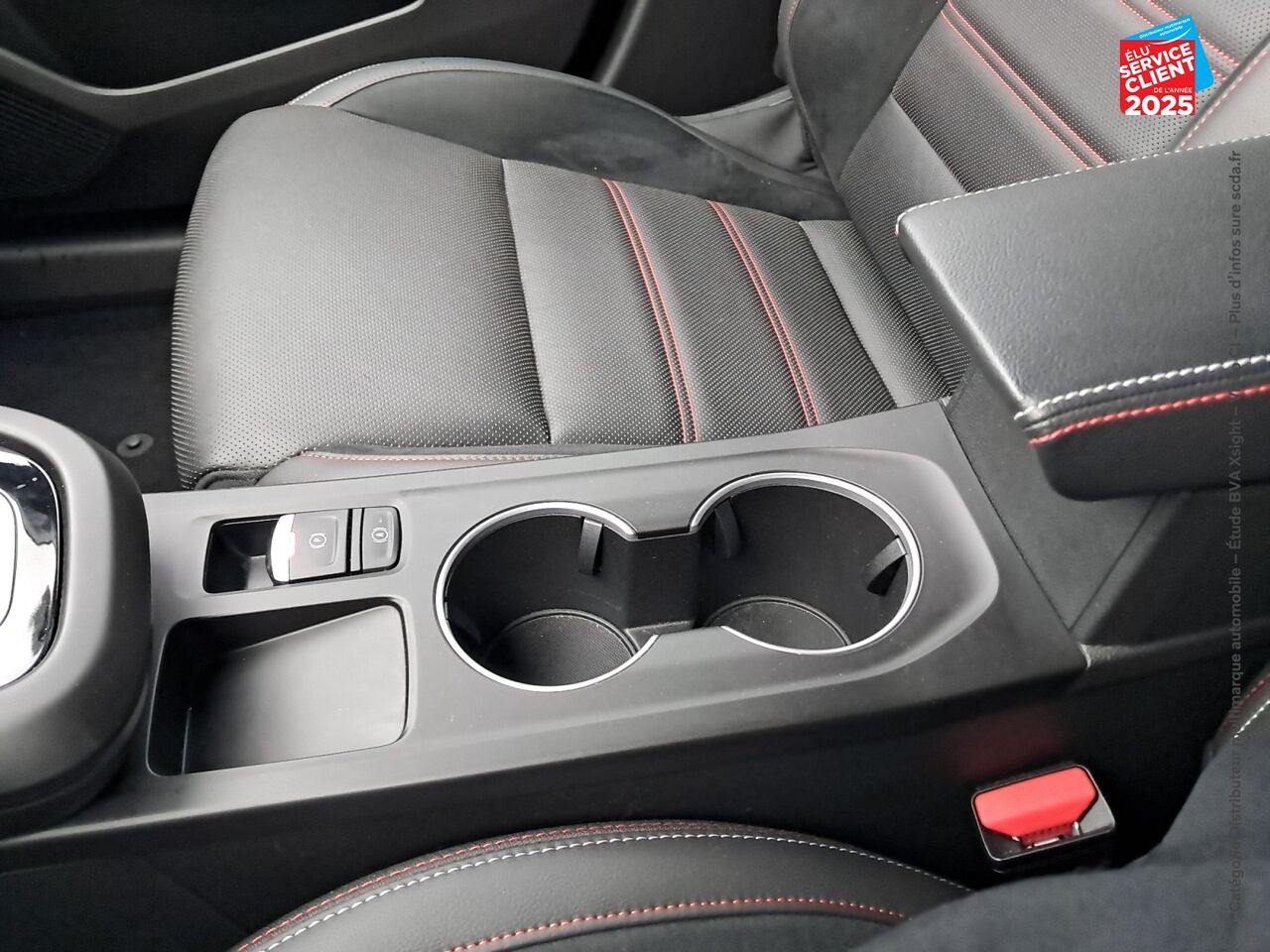 Véhicule d'occasion RENAULT ARKANA 1.3 TCE MILD HYBRID 160CH RS LINE EDC -22 chez Toyota Bar le Duc