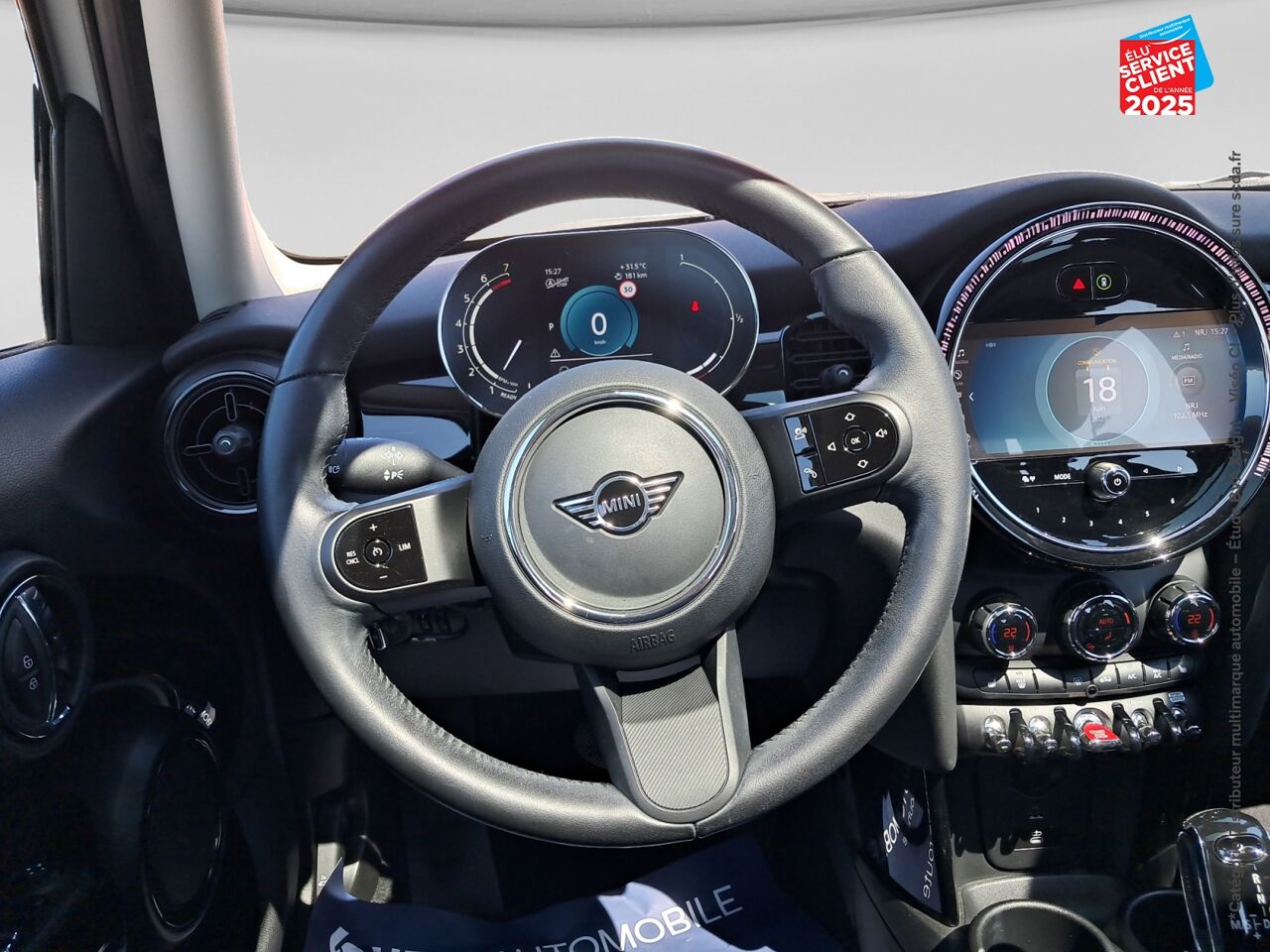 Véhicule d'occasion MINI MINI 5 PORTES COOPER 136CH EDITION CAMDEN BVA7 TOUVRANT SIEGE CHAUF GPS chez BMW Lons le Saunier