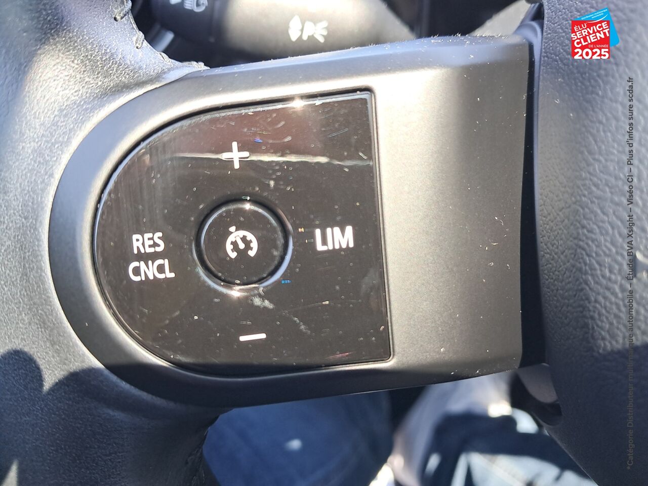 Véhicule d'occasion MINI MINI 5 PORTES COOPER 136CH EDITION CAMDEN BVA7 TOUVRANT SIEGE CHAUF GPS chez BMW Lons le Saunier