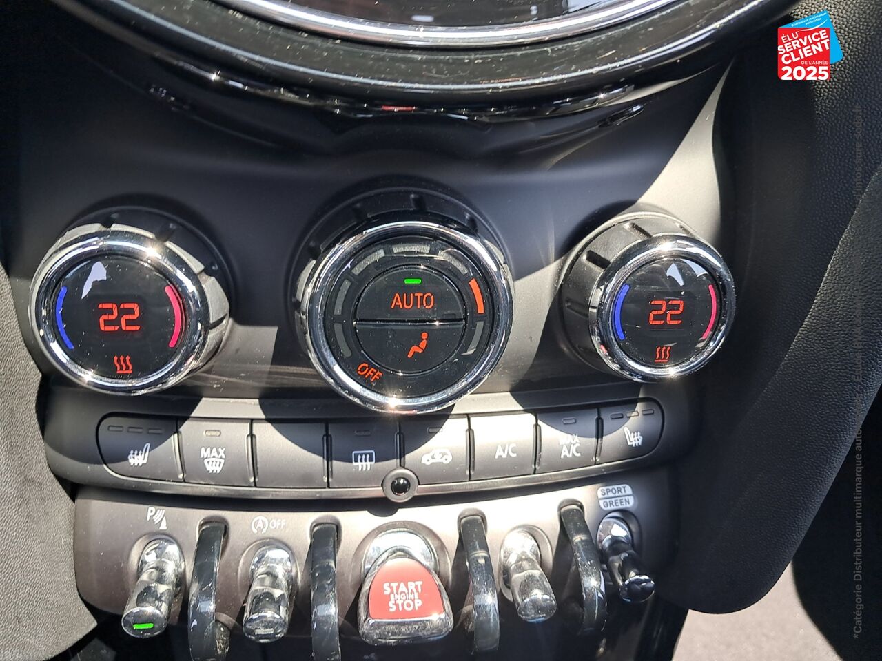 Véhicule d'occasion MINI MINI 5 PORTES COOPER 136CH EDITION CAMDEN BVA7 TOUVRANT SIEGE CHAUF GPS chez BMW Lons le Saunier
