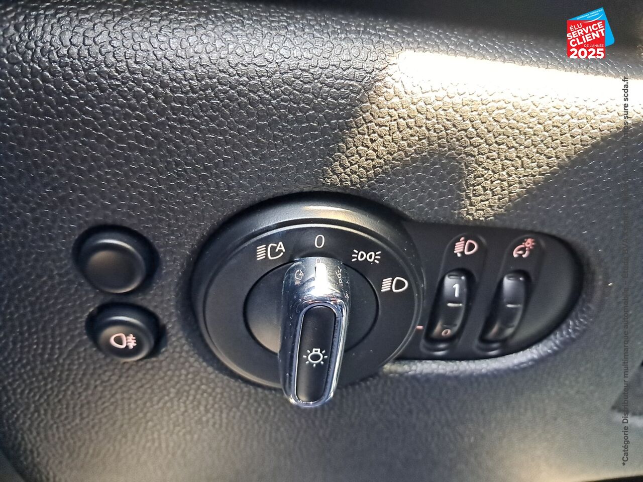 Véhicule d'occasion MINI MINI 5 PORTES COOPER 136CH EDITION CAMDEN BVA7 TOUVRANT SIEGE CHAUF GPS chez BMW Lons le Saunier