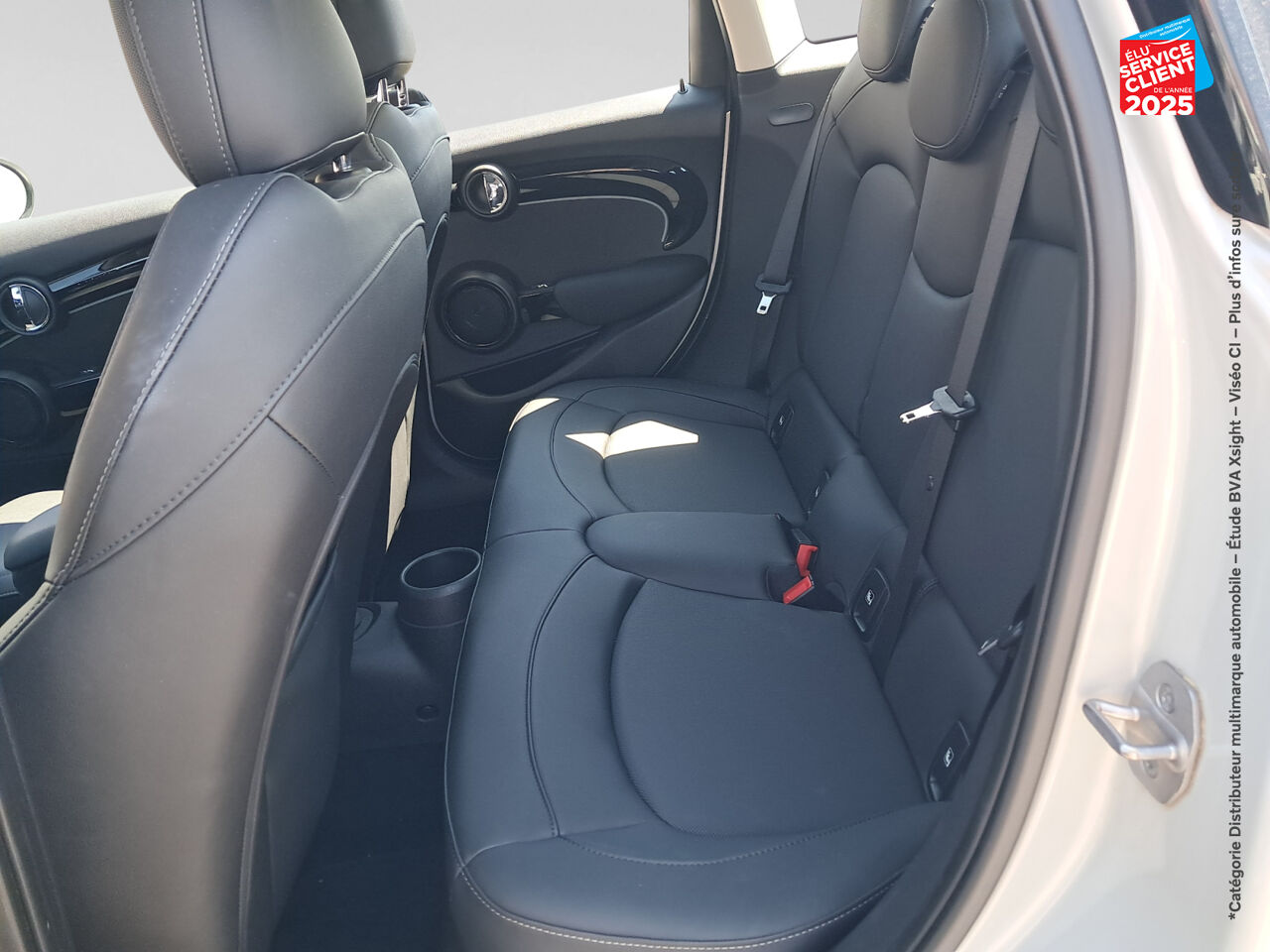 Véhicule d'occasion MINI MINI 5 PORTES COOPER 136CH EDITION CAMDEN BVA7 TOUVRANT SIEGE CHAUF GPS chez BMW Lons le Saunier