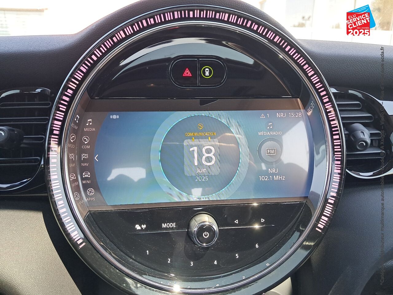 Véhicule d'occasion MINI MINI 5 PORTES COOPER 136CH EDITION CAMDEN BVA7 TOUVRANT SIEGE CHAUF GPS chez BMW Lons le Saunier