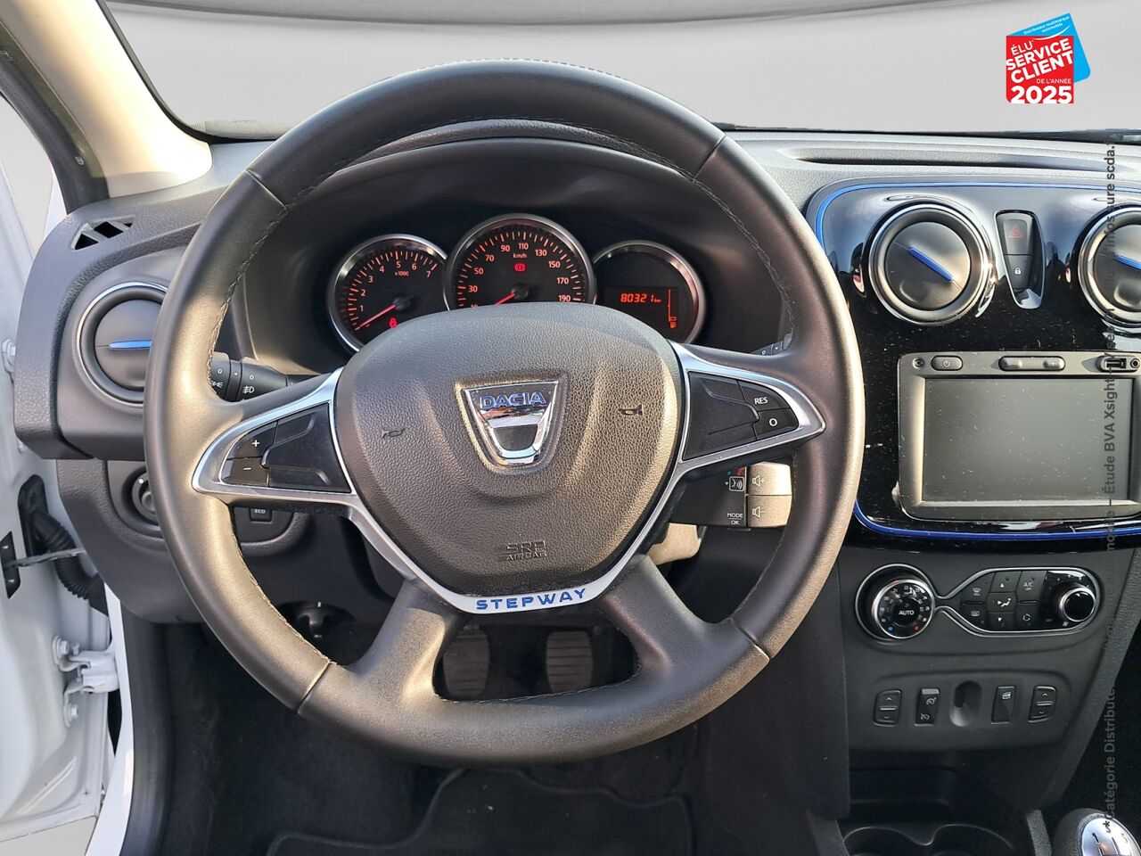 Véhicule d'occasion DACIA SANDERO 1.0 TCE 100CH 15 ANS chez Toyota Saint Dizier