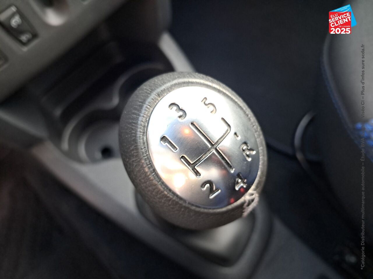 Véhicule d'occasion DACIA SANDERO 1.0 TCE 100CH 15 ANS chez Toyota Saint Dizier
