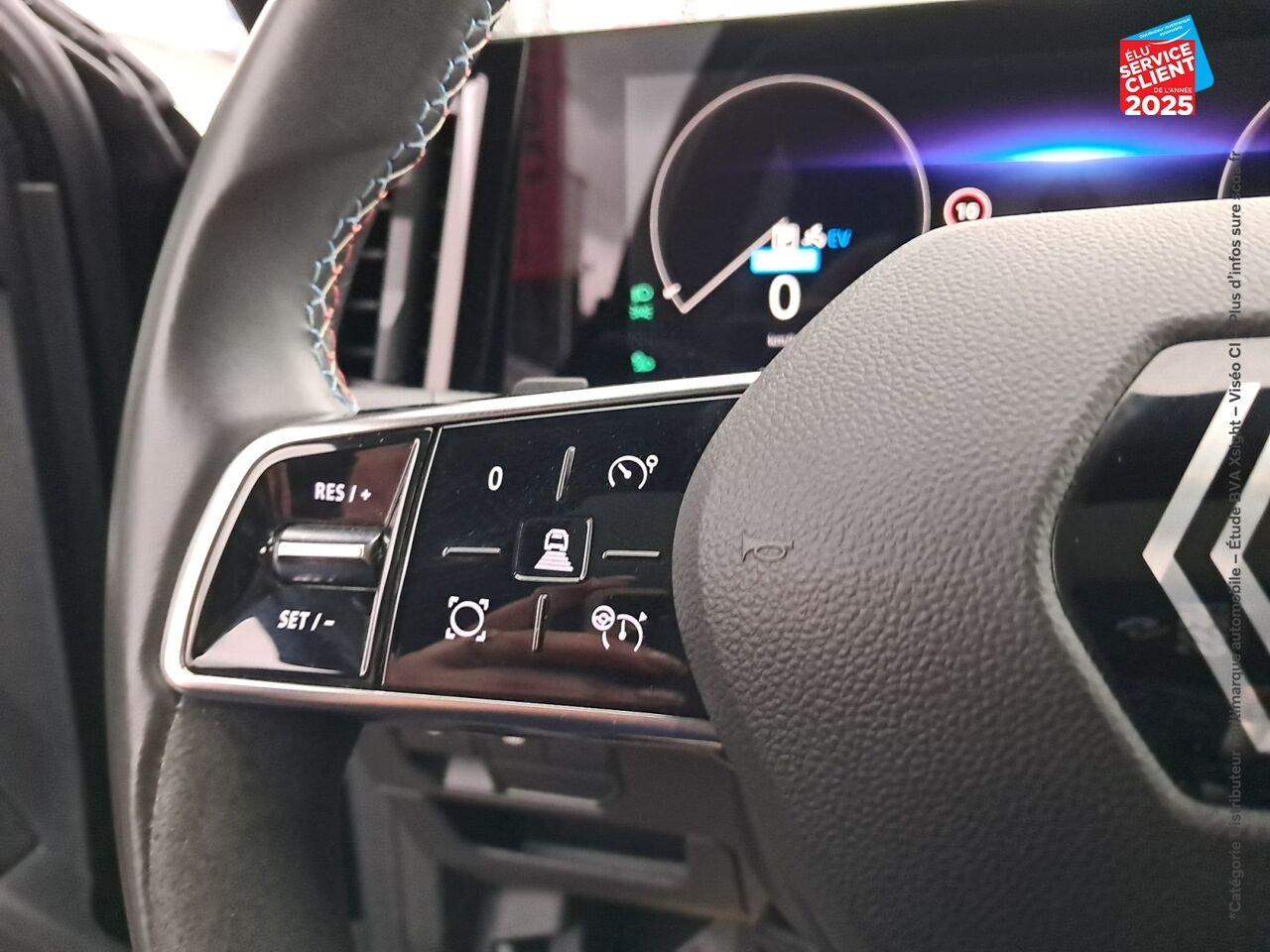 Véhicule d'occasion RENAULT ESPACE 1.2 E-TECH FULL HYBRID 200CH ESPRIT ALPINE SIEGES CHAUF VOLANT CHAUF chez Toyota Thionville