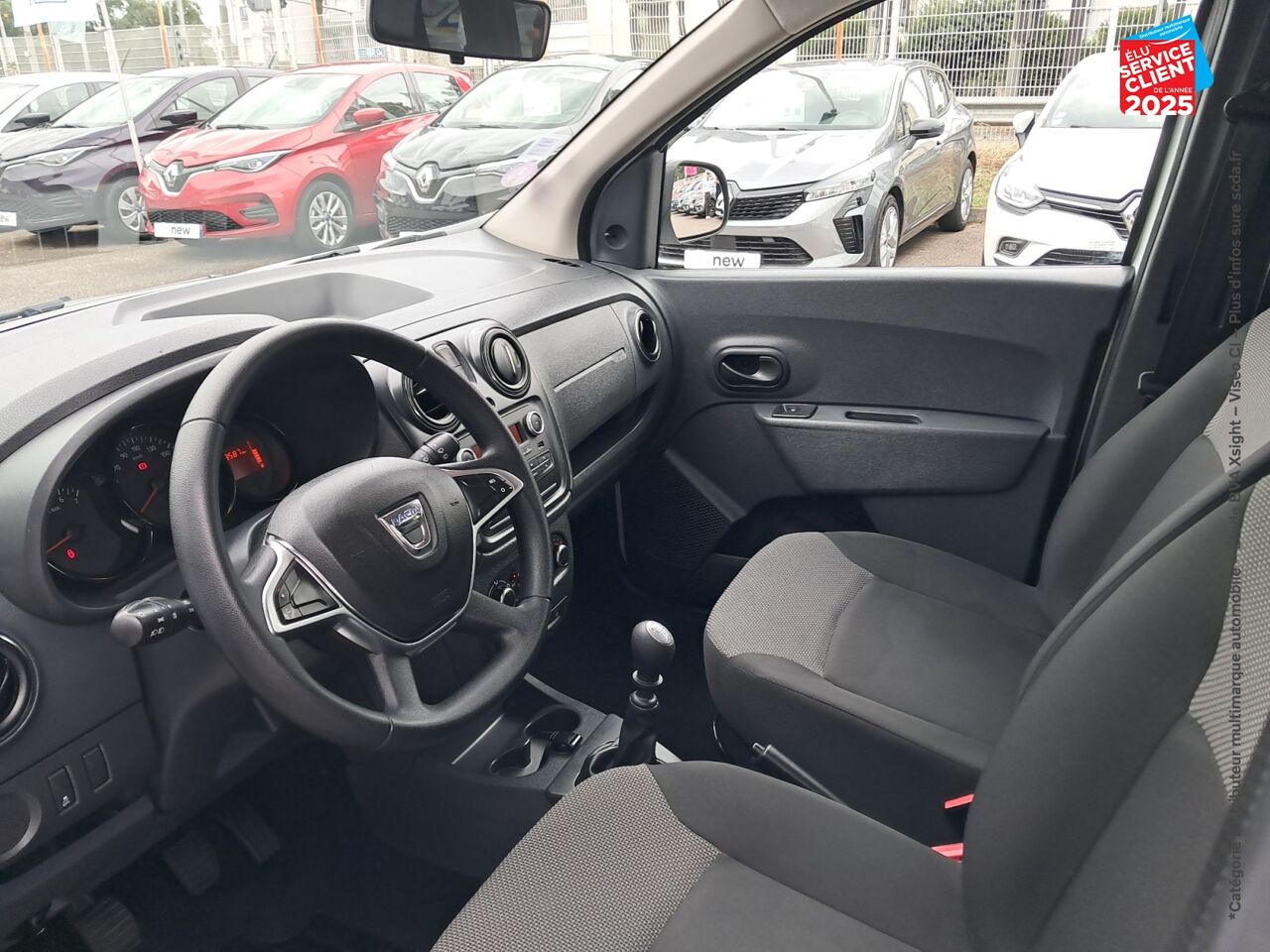 Véhicule d'occasion DACIA LODGY 1.3 TCE 100CH FAP ESSENTIEL 7 PLACES - 20 5CV chez Toyota Sarreguemines