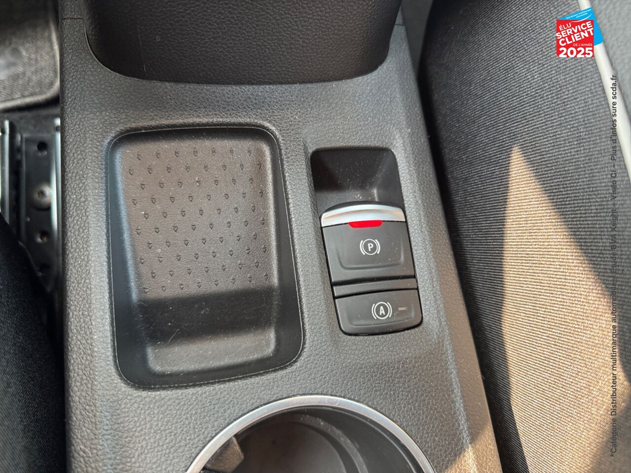 Véhicule d'occasion RENAULT CAPTUR 1.6 E-TECH HYBRIDE 145CH INTENS -21 chez Nissan Montbéliard