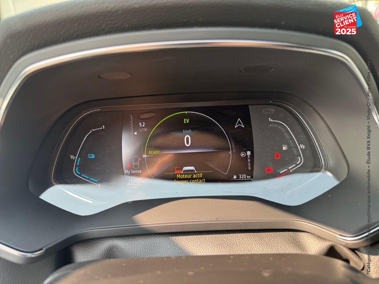 Véhicule d'occasion RENAULT CAPTUR 1.6 E-TECH HYBRIDE 145CH INTENS -21 chez Nissan Montbéliard