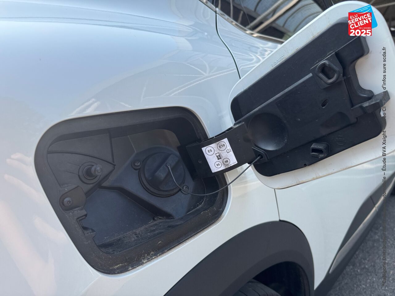 Véhicule d'occasion RENAULT CAPTUR 1.6 E-TECH HYBRIDE 145CH INTENS -21 chez Nissan Montbéliard