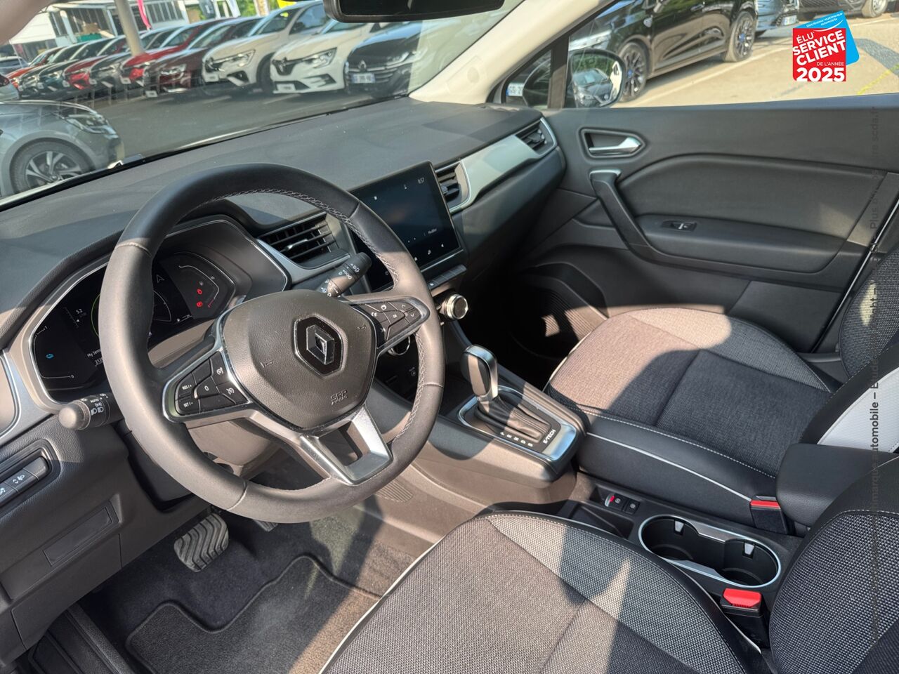 Véhicule d'occasion RENAULT CAPTUR 1.6 E-TECH HYBRIDE 145CH INTENS -21 chez Nissan Montbéliard