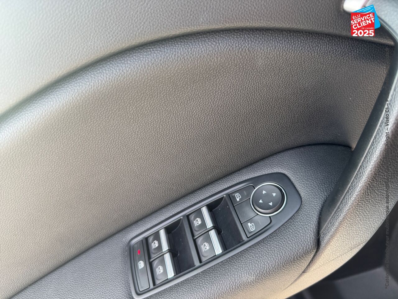 Véhicule d'occasion RENAULT CAPTUR 1.6 E-TECH HYBRIDE 145CH INTENS -21 chez Nissan Montbéliard