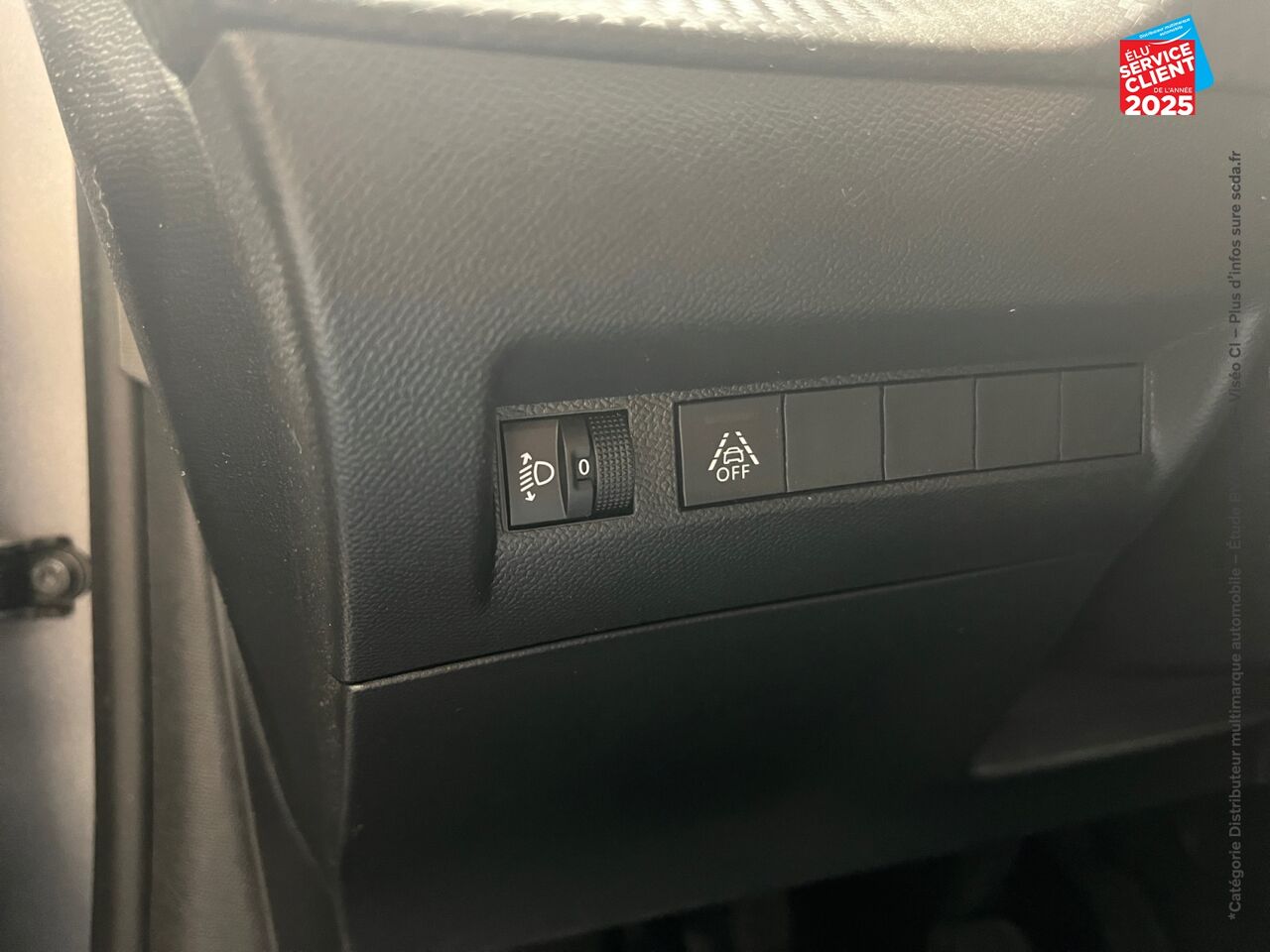 Véhicule d'occasion PEUGEOT 208 1.2 PURETECH 100CH SS ALLURE 118G chez Dacia Saverne