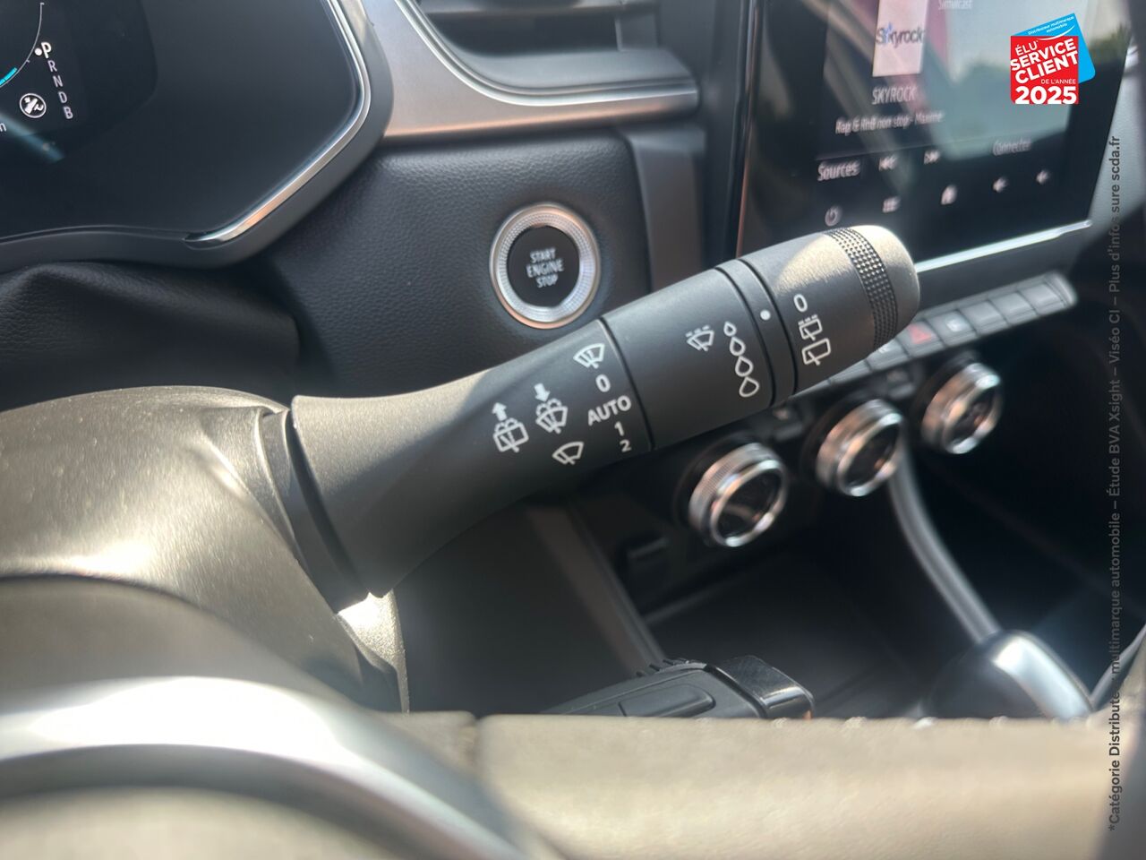 Véhicule d'occasion RENAULT CAPTUR 1.6 E-TECH HYBRIDE 145CH TECHNO FAST TRACK chez Dacia Strasbourg