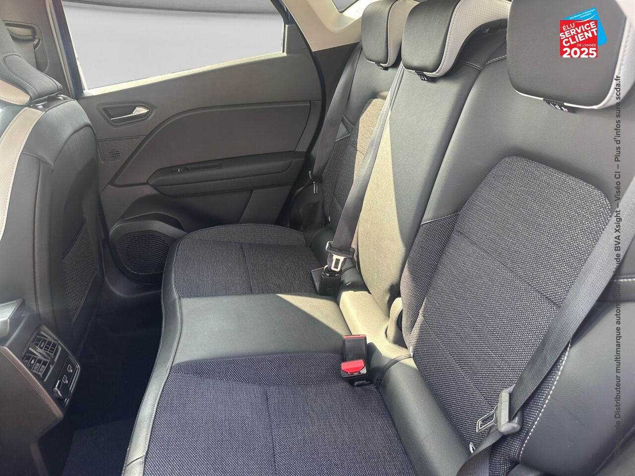 Véhicule d'occasion RENAULT CAPTUR 1.6 E-TECH HYBRIDE 145CH TECHNO FAST TRACK chez Dacia Strasbourg