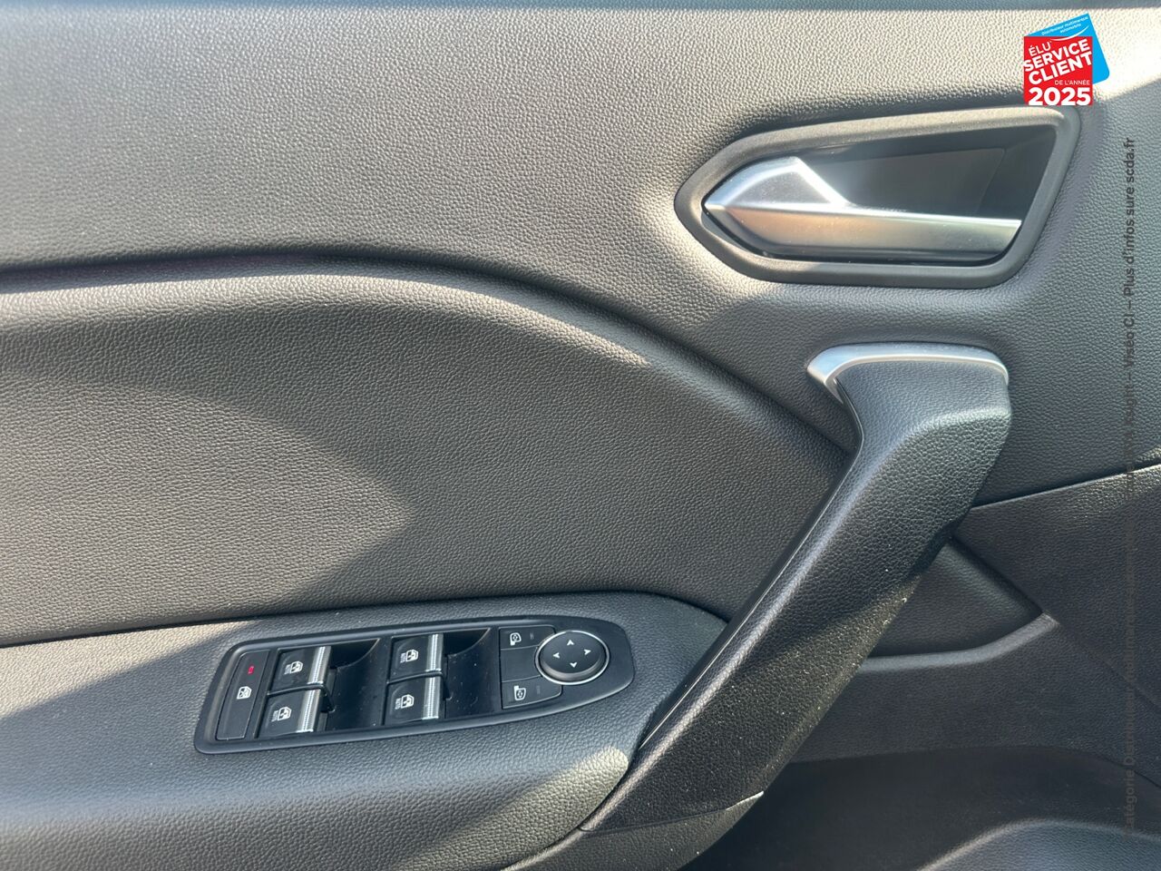 Véhicule d'occasion RENAULT CAPTUR 1.6 E-TECH HYBRIDE 145CH TECHNO FAST TRACK chez Dacia Strasbourg