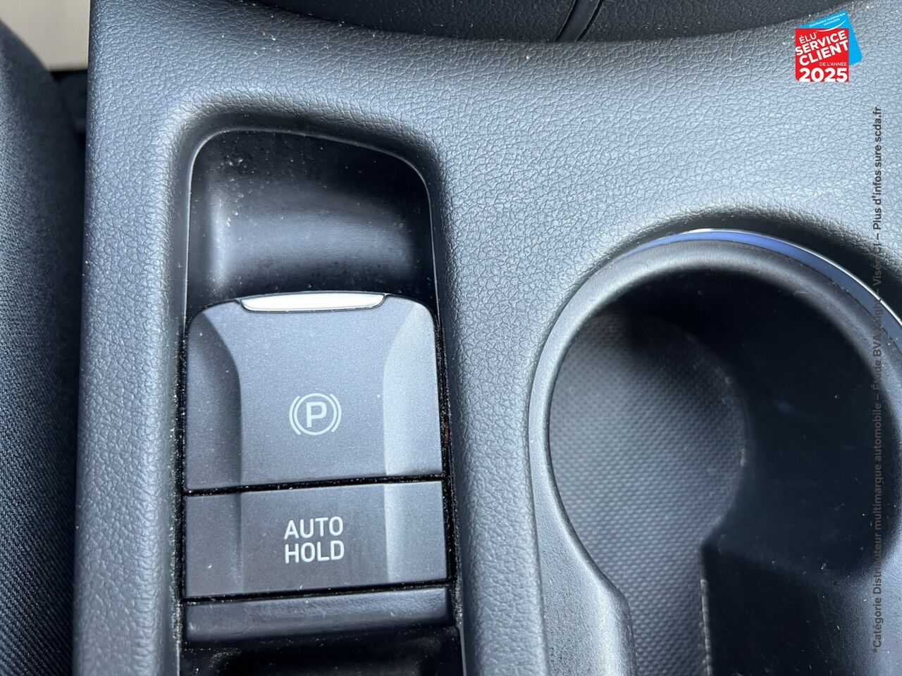 Véhicule d'occasion HYUNDAI KONA 1.6 GDI 141CH HYBRID EXECUTIVE DCT-6 SIEGES CHAUF/CUIR GPS CAMERA CARPLAY chez Hyundai Chalons