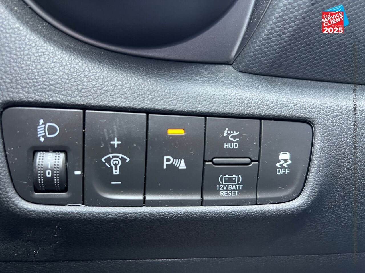 Véhicule d'occasion HYUNDAI KONA 1.6 GDI 141CH HYBRID EXECUTIVE DCT-6 SIEGES CHAUF/CUIR GPS CAMERA CARPLAY chez Hyundai Chalons
