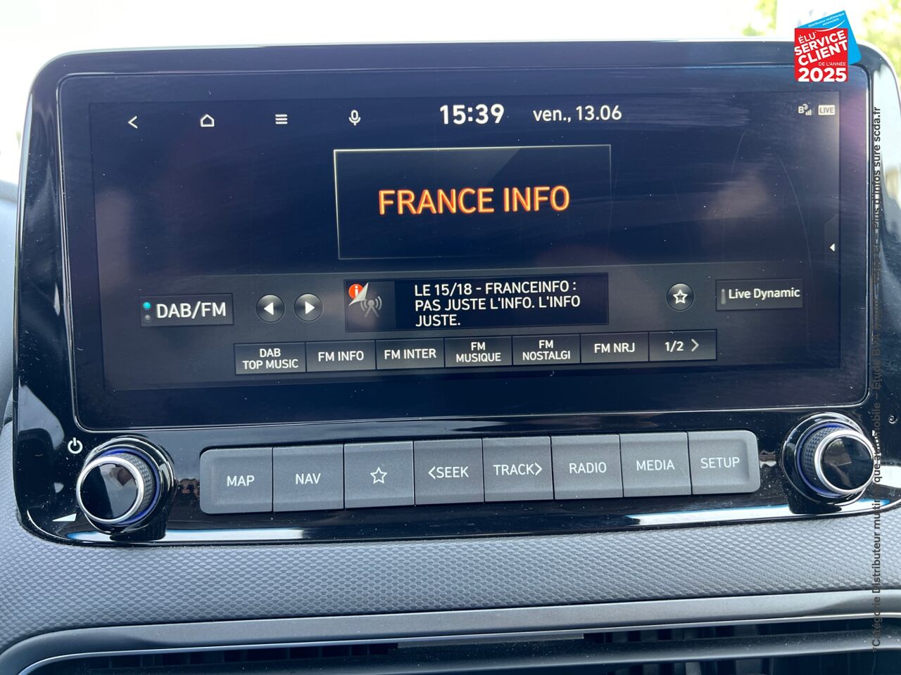 Véhicule d'occasion HYUNDAI KONA 1.6 GDI 141CH HYBRID EXECUTIVE DCT-6 SIEGES CHAUF/CUIR GPS CAMERA CARPLAY chez Hyundai Chalons
