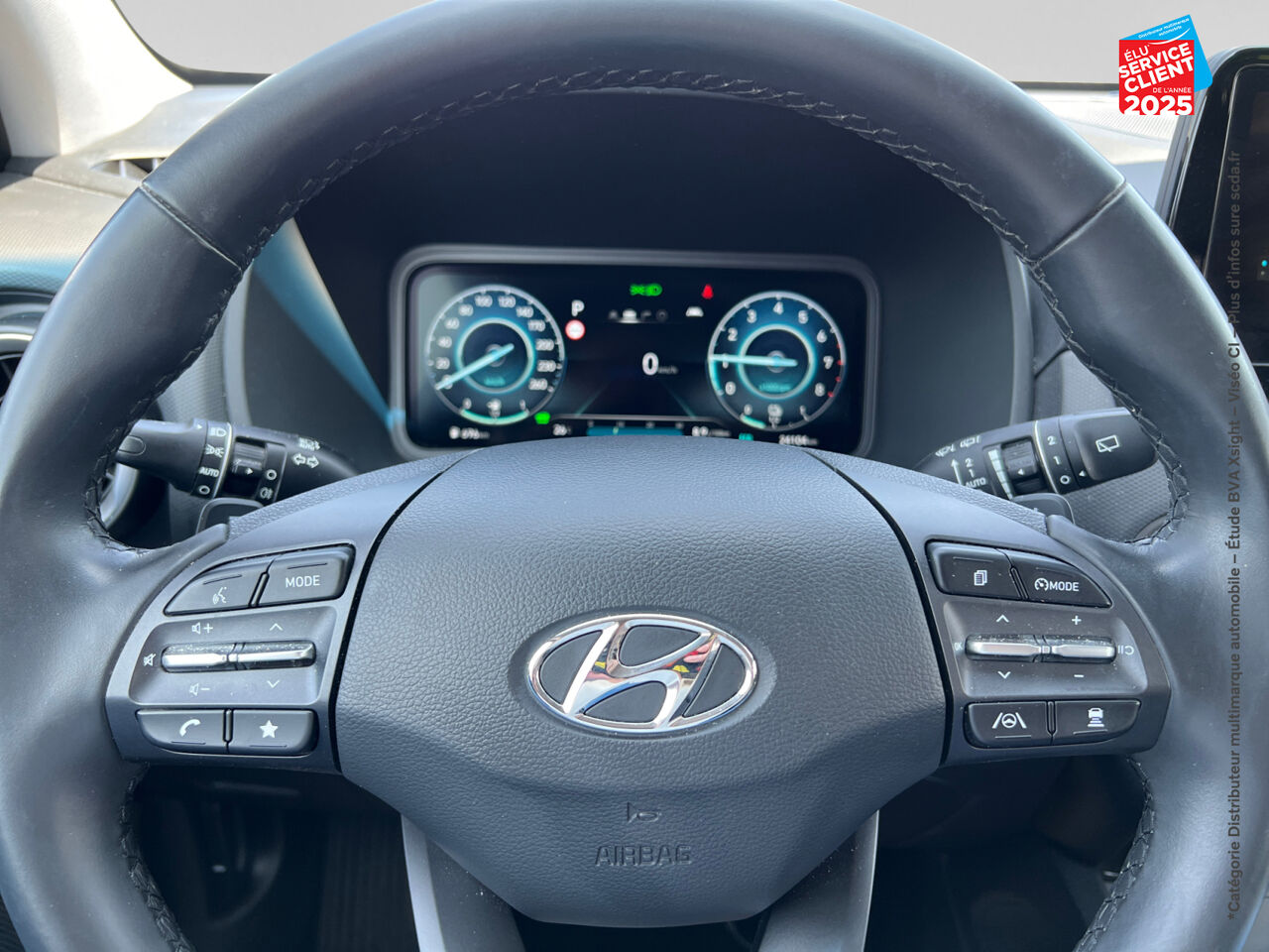 Véhicule d'occasion HYUNDAI KONA 1.6 GDI 141CH HYBRID EXECUTIVE DCT-6 SIEGES CHAUF/CUIR GPS CAMERA CARPLAY chez Hyundai Chalons