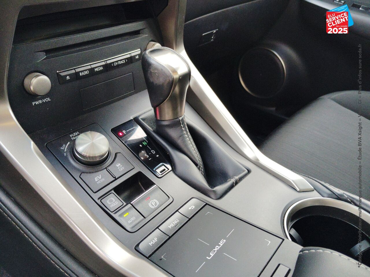 Véhicule d'occasion LEXUS NX 300H 2WD BUSINESS EURO6D-T GPS CAMERA chez Renault Saint-Louis