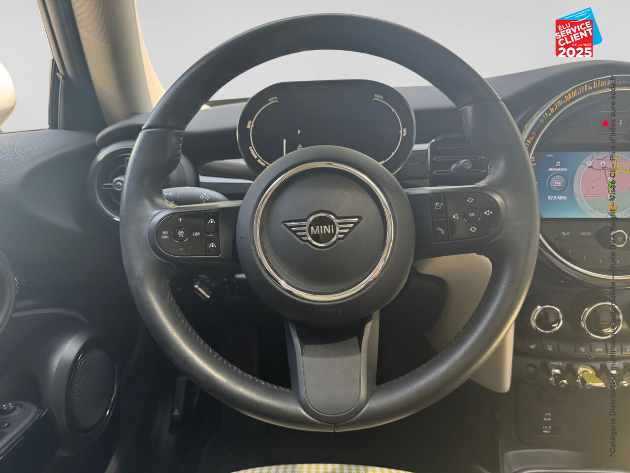 Véhicule d'occasion MINI MINI COOPER SE 184CH EDITION CAMDEN BVA 5CV chez Hyundai Chalons
