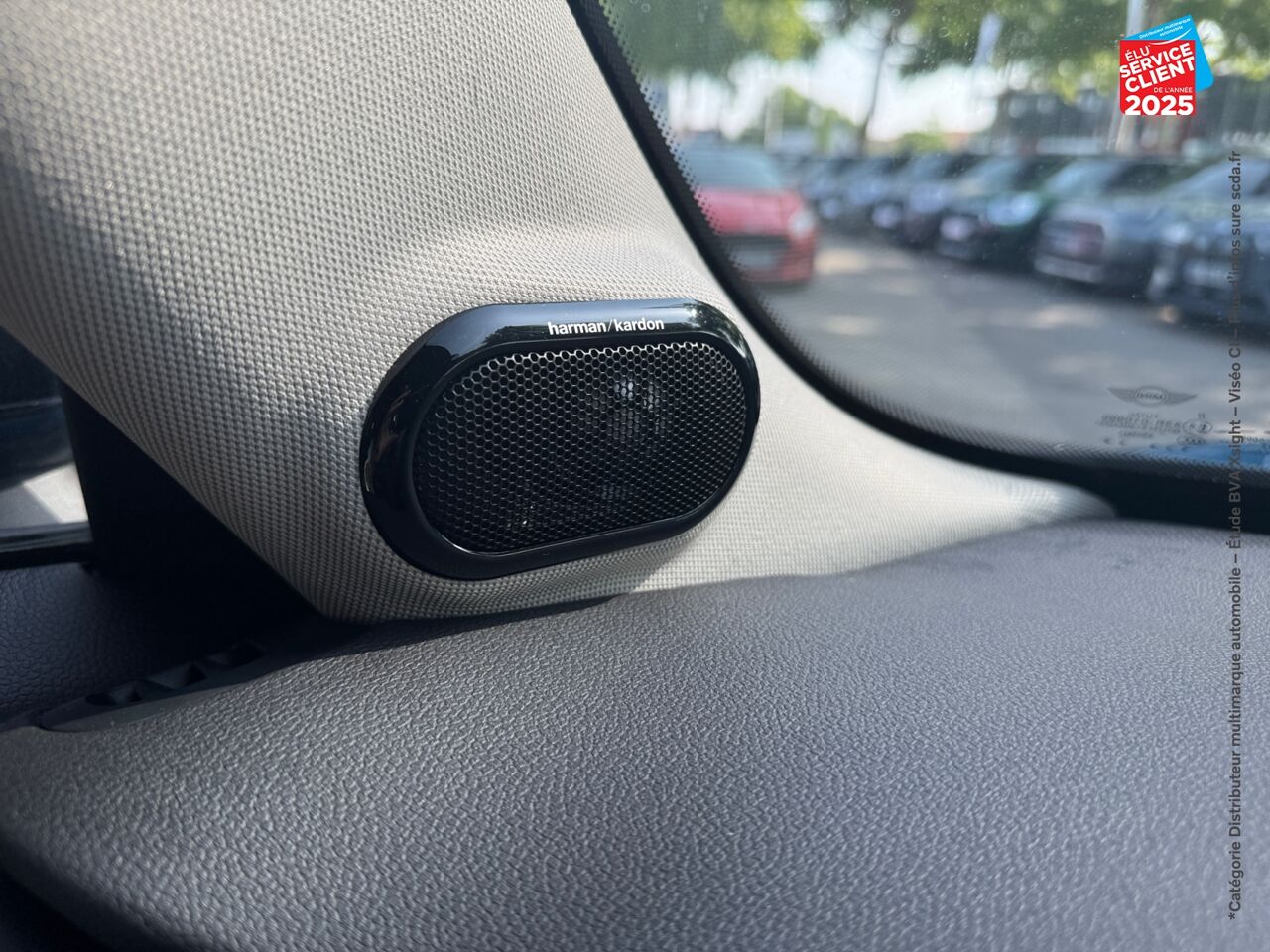 Véhicule d'occasion MINI MINI COOPER SE 184CH EDITION PREMIUM PLUS BVA 5CV TOUVRANT SIEGES CHAUF GPS CAMERA CARPLAY H/KARDON chez BMW Pontarlier