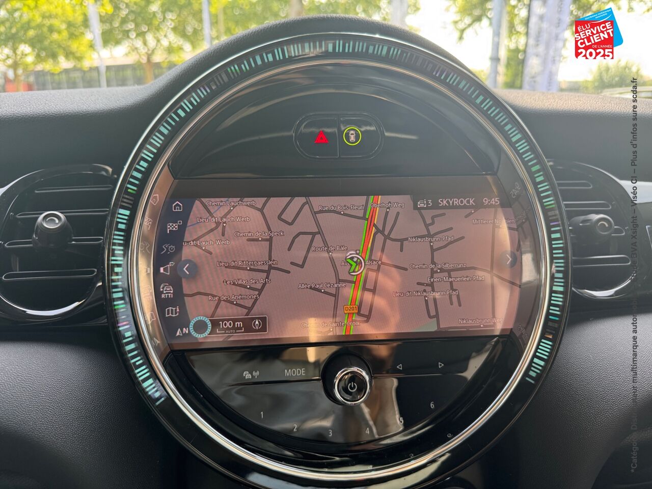 Véhicule d'occasion MINI MINI COOPER SE 184CH EDITION PREMIUM PLUS BVA 5CV TOUVRANT SIEGES CHAUF GPS CAMERA CARPLAY H/KARDON chez BMW Pontarlier