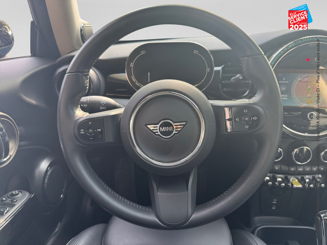 Véhicule d'occasion MINI MINI COOPER SE 184CH EDITION PREMIUM PLUS BVA 5CV TOUVRANT SIEGES CHAUF GPS CAMERA CARPLAY H/KARDON chez BMW Pontarlier