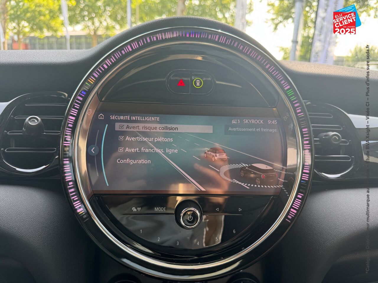 Véhicule d'occasion MINI MINI COOPER SE 184CH EDITION PREMIUM PLUS BVA 5CV TOUVRANT SIEGES CHAUF GPS CAMERA CARPLAY H/KARDON chez BMW Pontarlier
