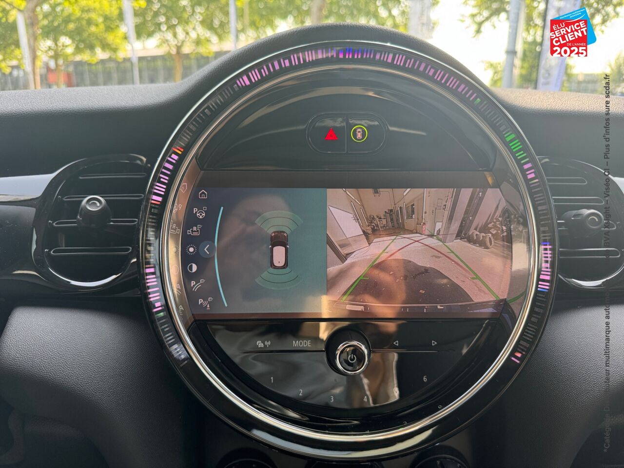 Véhicule d'occasion MINI MINI COOPER SE 184CH EDITION PREMIUM PLUS BVA 5CV TOUVRANT SIEGES CHAUF GPS CAMERA CARPLAY H/KARDON chez BMW Pontarlier