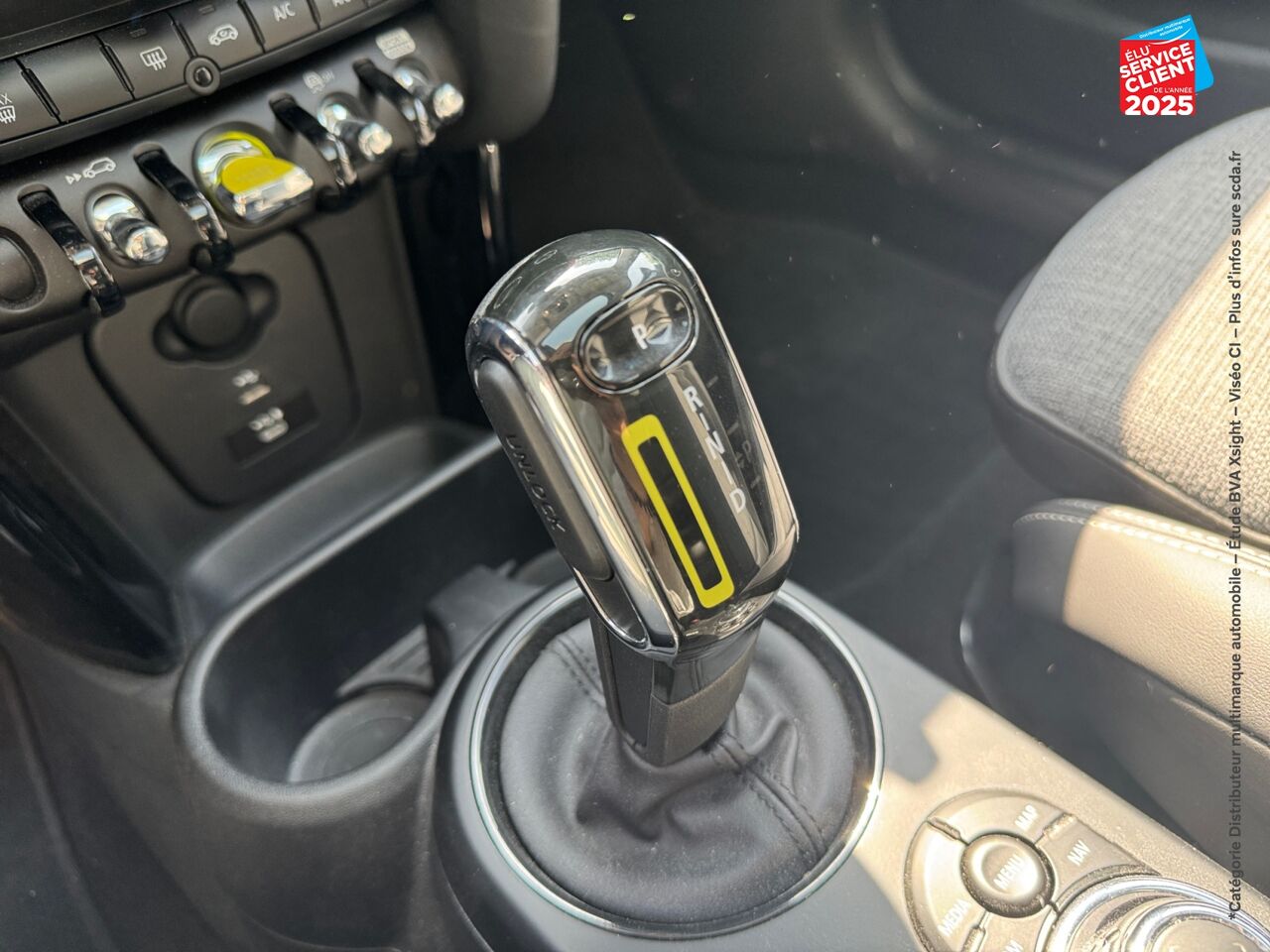 Véhicule d'occasion MINI MINI COOPER SE 184CH EDITION CAMDEN BVA 5CV TOUVRANT SIEGES CHAUF GPS CAMERA CARPLAY chez MINI Colmar