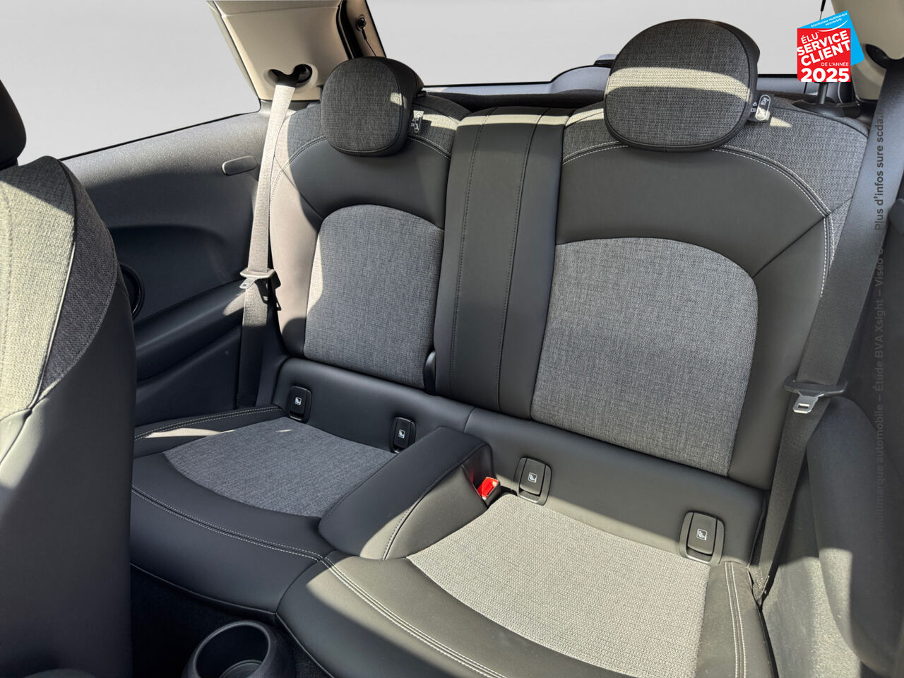 Véhicule d'occasion MINI MINI COOPER SE 184CH EDITION CAMDEN BVA 5CV TOUVRANT SIEGES CHAUF GPS CAMERA CARPLAY chez MINI Colmar