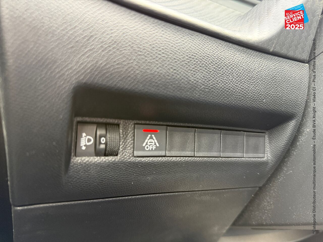 Véhicule d'occasion PEUGEOT 208 AFFAIRE 1.5 BLUEHDI 100 PREMIUM GPS CARPLAY chez Toyota Verdun