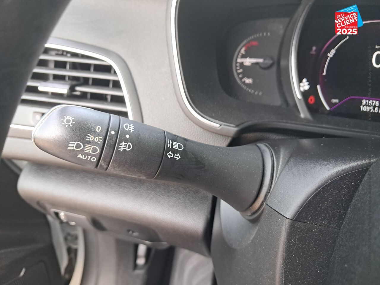 Véhicule d'occasion RENAULT MEGANE ESTATE 1.3 TCE 115CH FAP BUSINESS GPS RADAR AV/AR chez Toyota Thionville