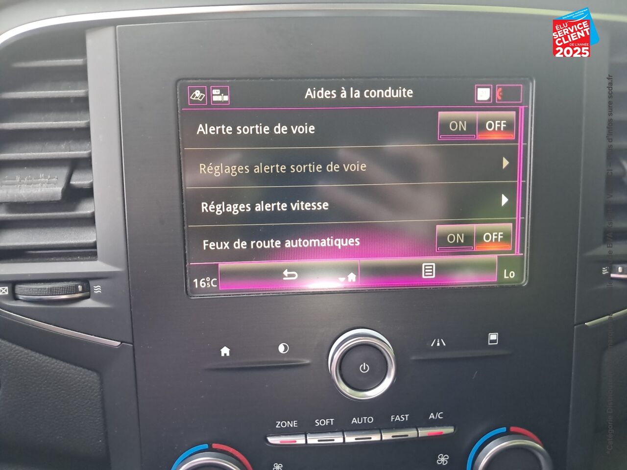 Véhicule d'occasion RENAULT MEGANE ESTATE 1.3 TCE 115CH FAP BUSINESS GPS RADAR AV/AR chez Toyota Thionville