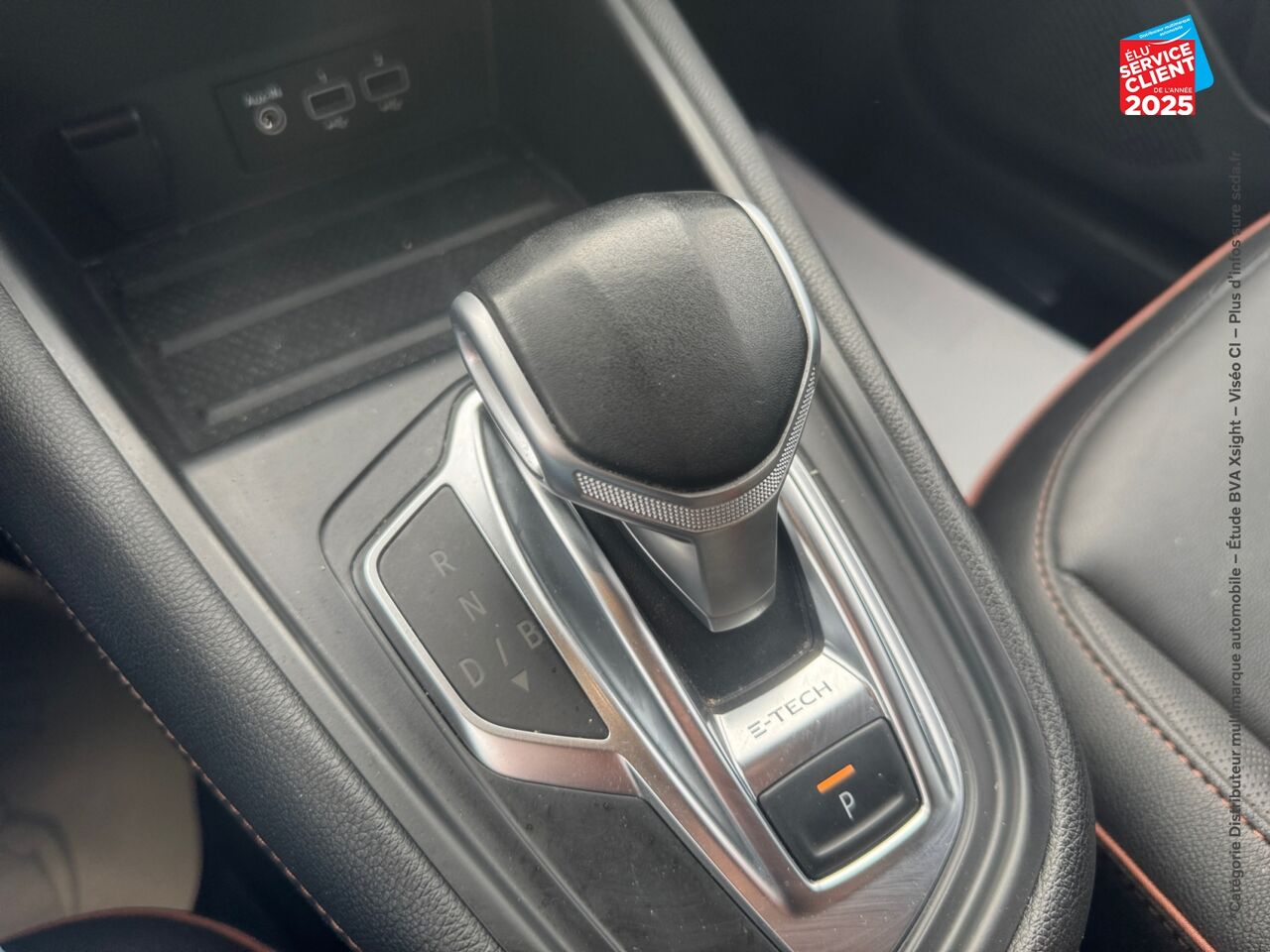 Véhicule d'occasion RENAULT CAPTUR 1.6 E-TECH HYBRIDE INITIALE PARIS -21 SIEGES CHAUF/CUIR GPS CAMERA chez Renault Saint-Louis