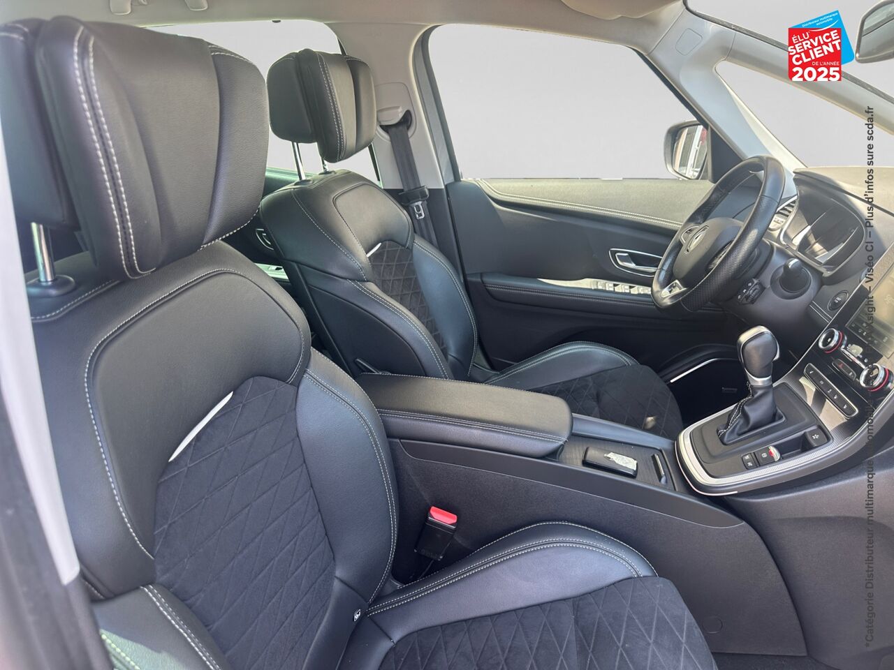 Véhicule d'occasion RENAULT GRAND SCENIC 1.3 TCE 160CH FAP BLACK EDITION EDC 8CV chez Renault Colmar