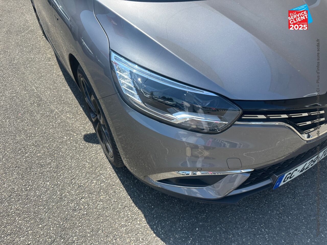 Véhicule d'occasion RENAULT GRAND SCENIC 1.3 TCE 160CH FAP BLACK EDITION EDC 8CV chez Renault Colmar