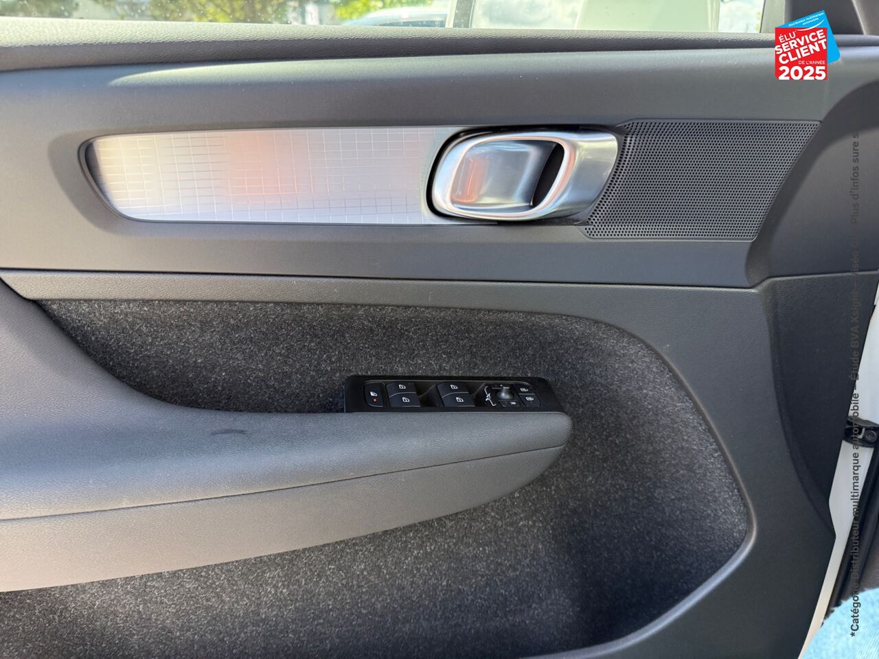 Véhicule d'occasion VOLVO XC40 T4 RECHARGE 129 + 82CH INSCRIPTION BUSINESS DCT 7 chez Volvo Epernay