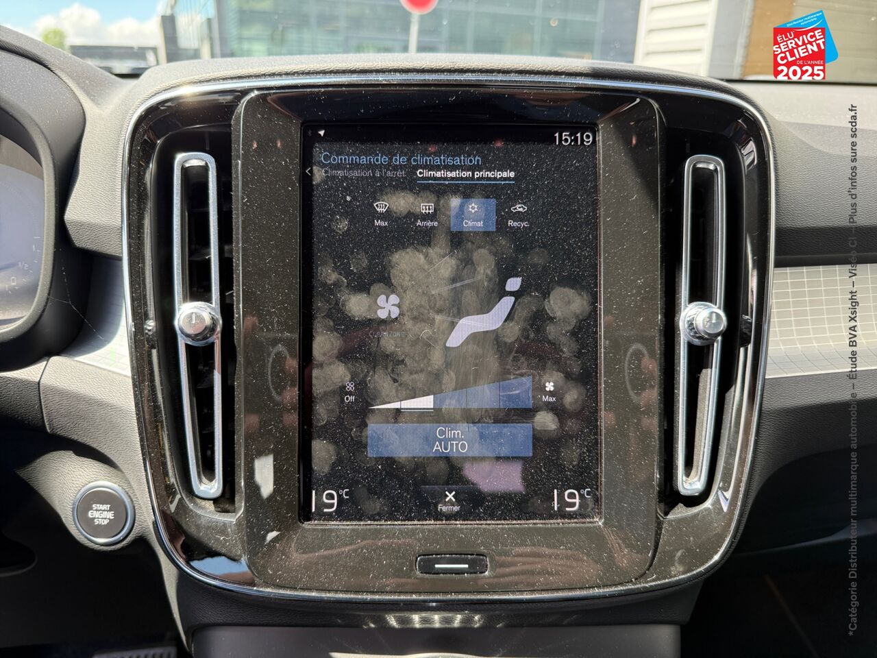 Véhicule d'occasion VOLVO XC40 T4 RECHARGE 129 + 82CH INSCRIPTION BUSINESS DCT 7 chez Volvo Epernay