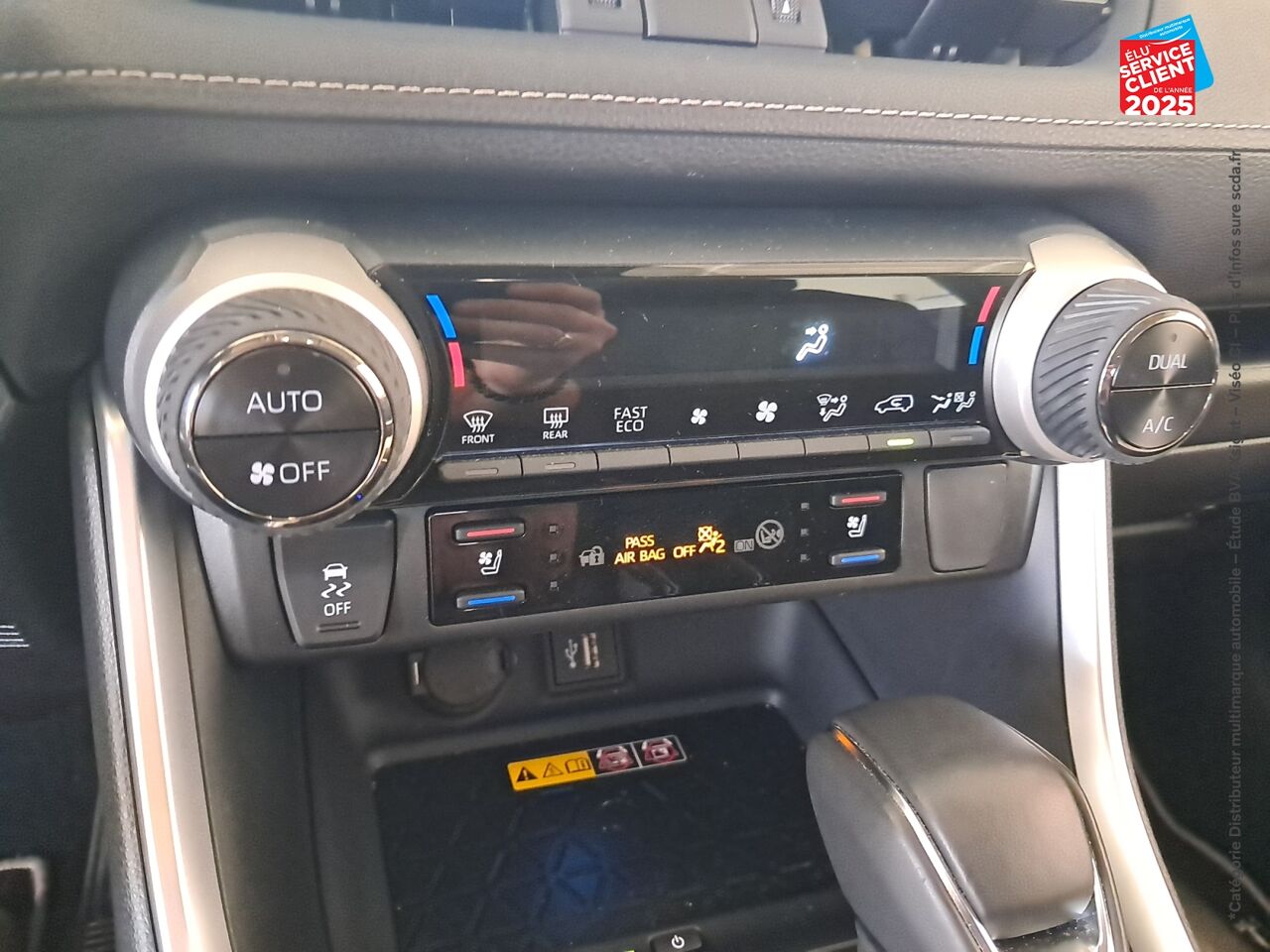 Véhicule d'occasion TOYOTA RAV4 2.5 HYBRIDE 218CH LOUNGE 2WD MY24 chez Toyota Thionville