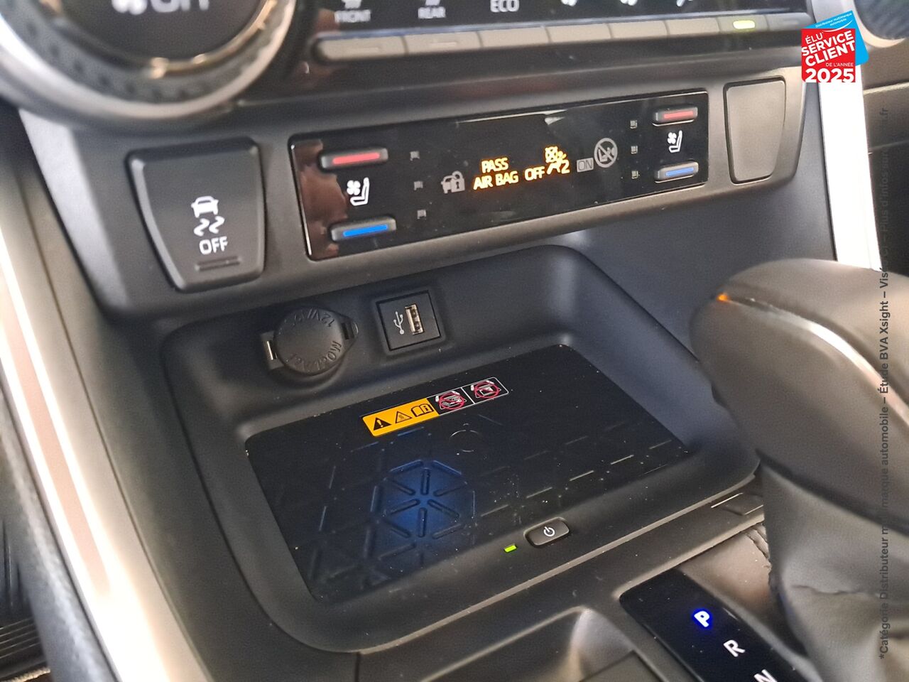 Véhicule d'occasion TOYOTA RAV4 2.5 HYBRIDE 218CH LOUNGE 2WD MY24 chez Toyota Thionville
